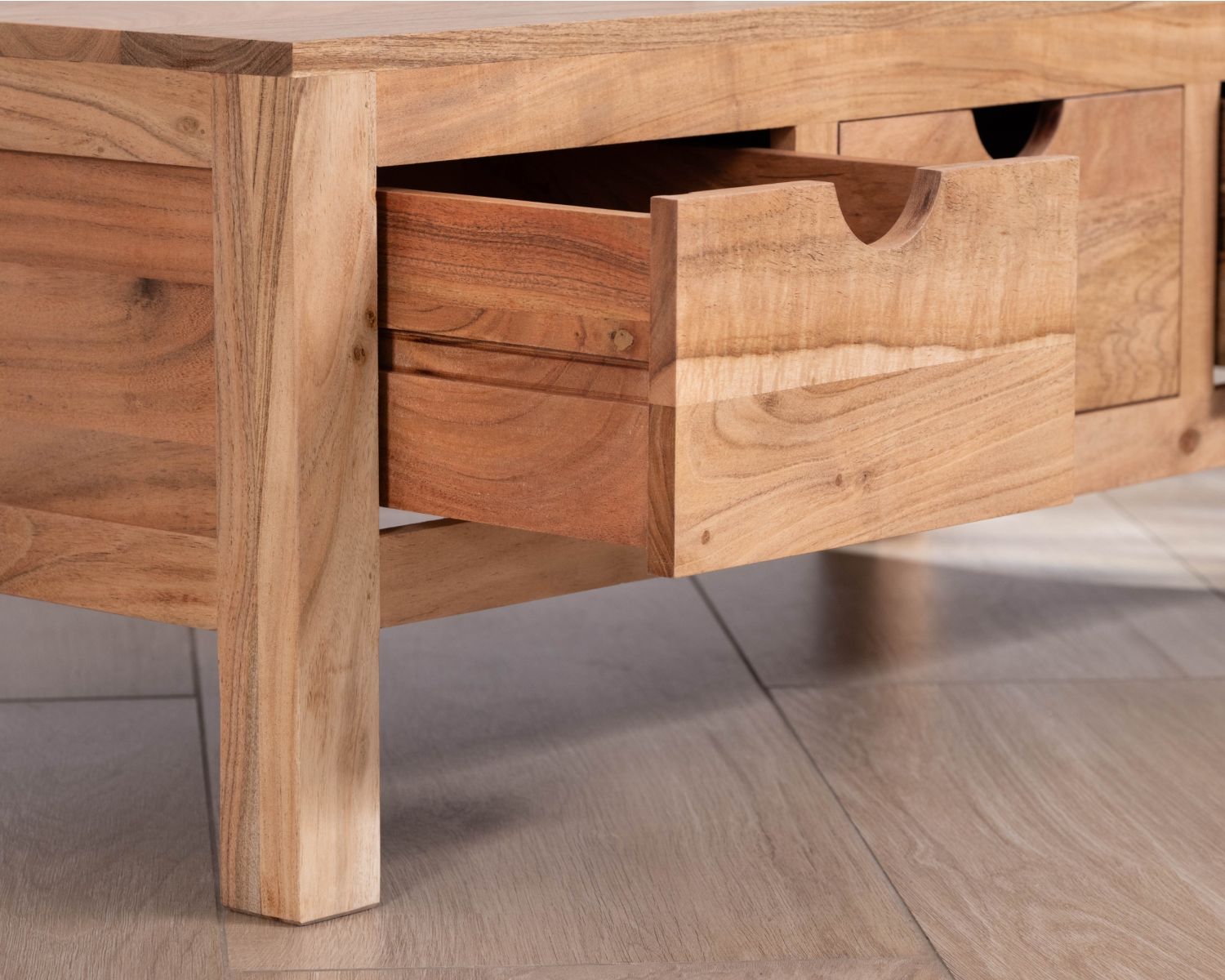 Tavolino rettangolare in acacia massiccia "Nüma" da 100 cm con cassetti