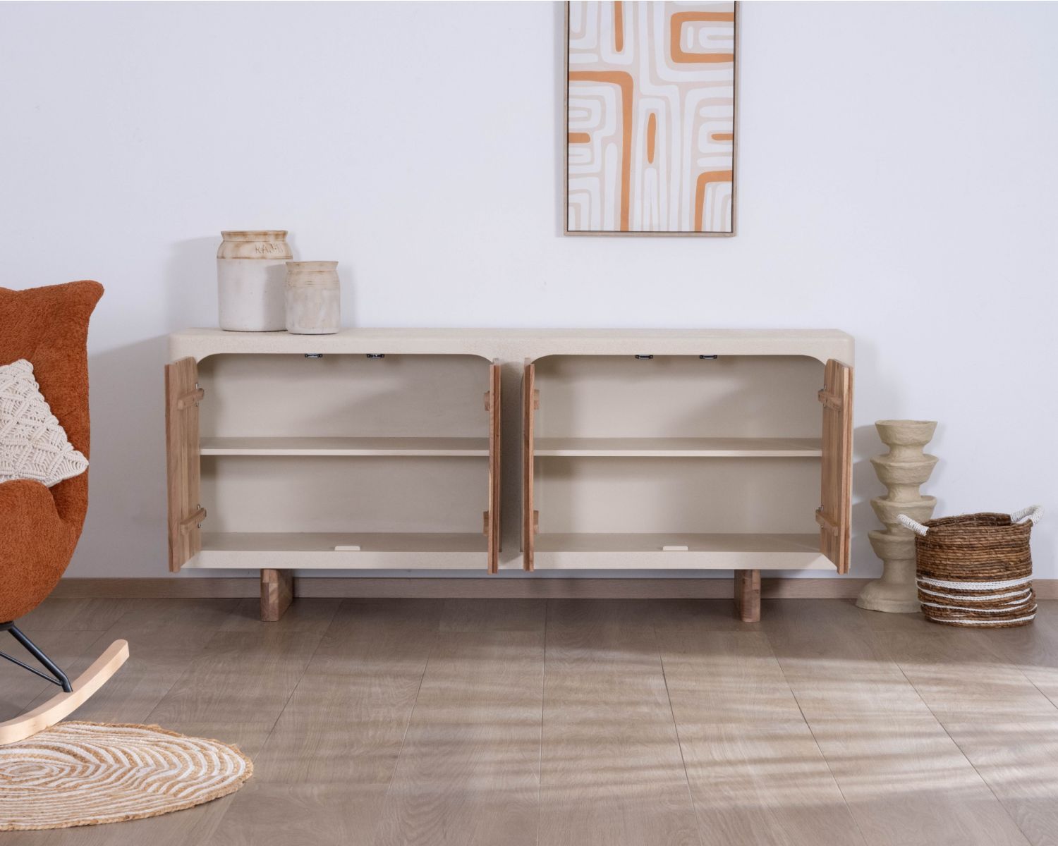 Grande credenza bassa "Miona" a 4 ante in stile organico e contemporaneo