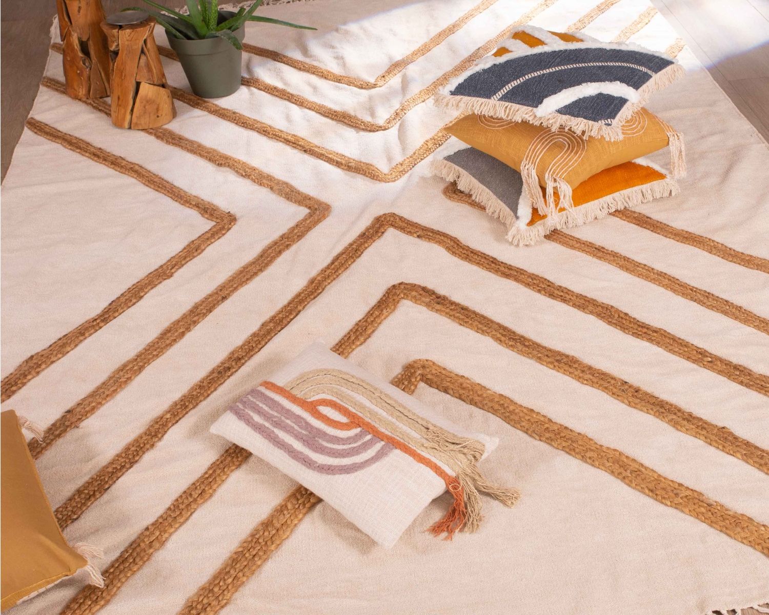 Tappeto "etnico" in cotone beige con juta intrecciata 120 x 180 cm