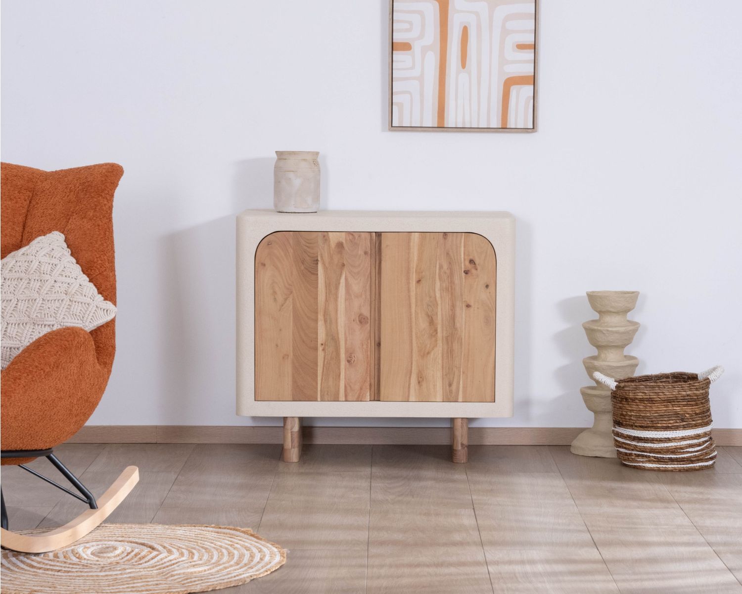 Piccolo mobile contenitore "Miona" in acacia naturale con finitura sabbiata effetto cemento