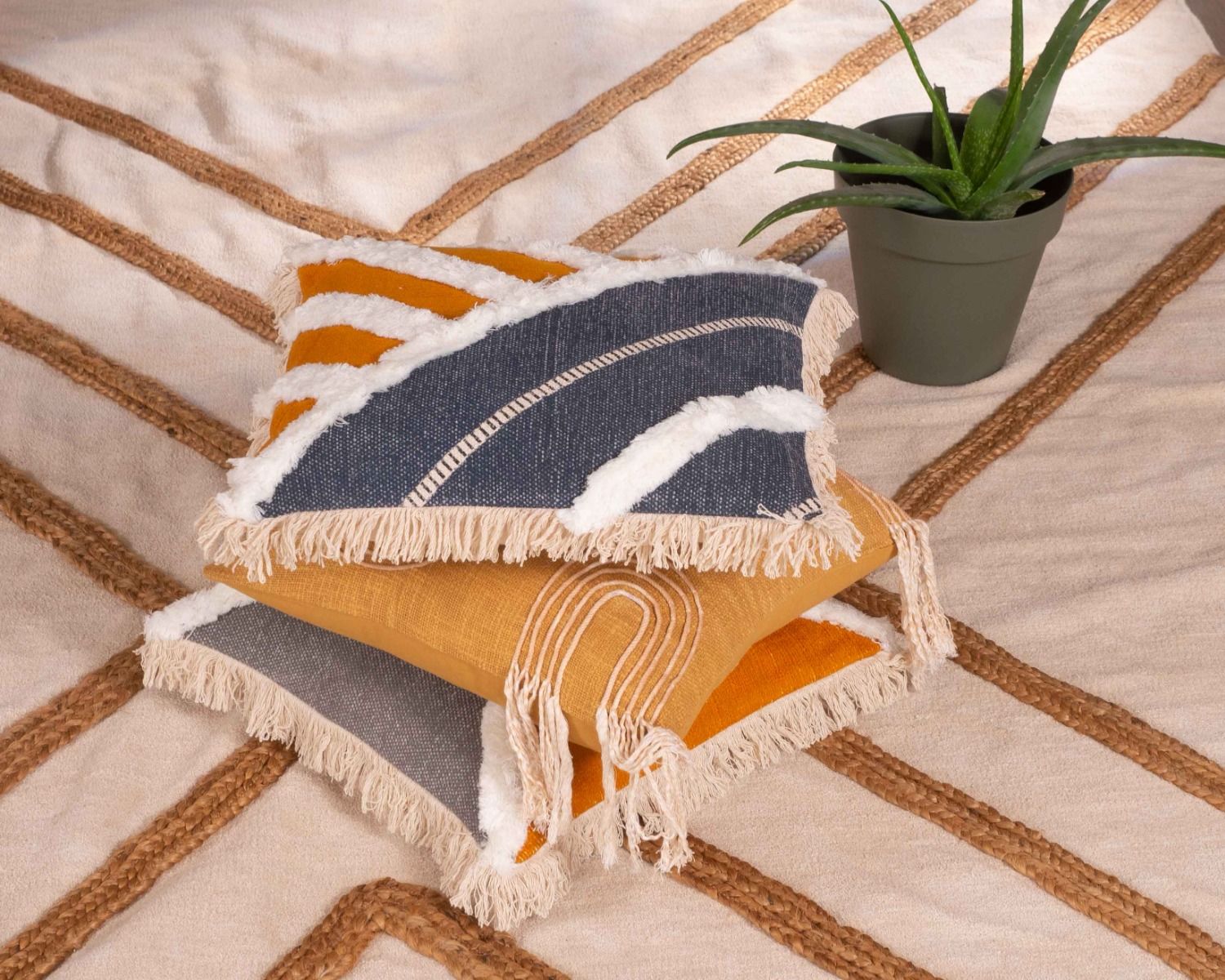 Tappeto "etnico" in cotone beige con juta intrecciata 120 x 180 cm