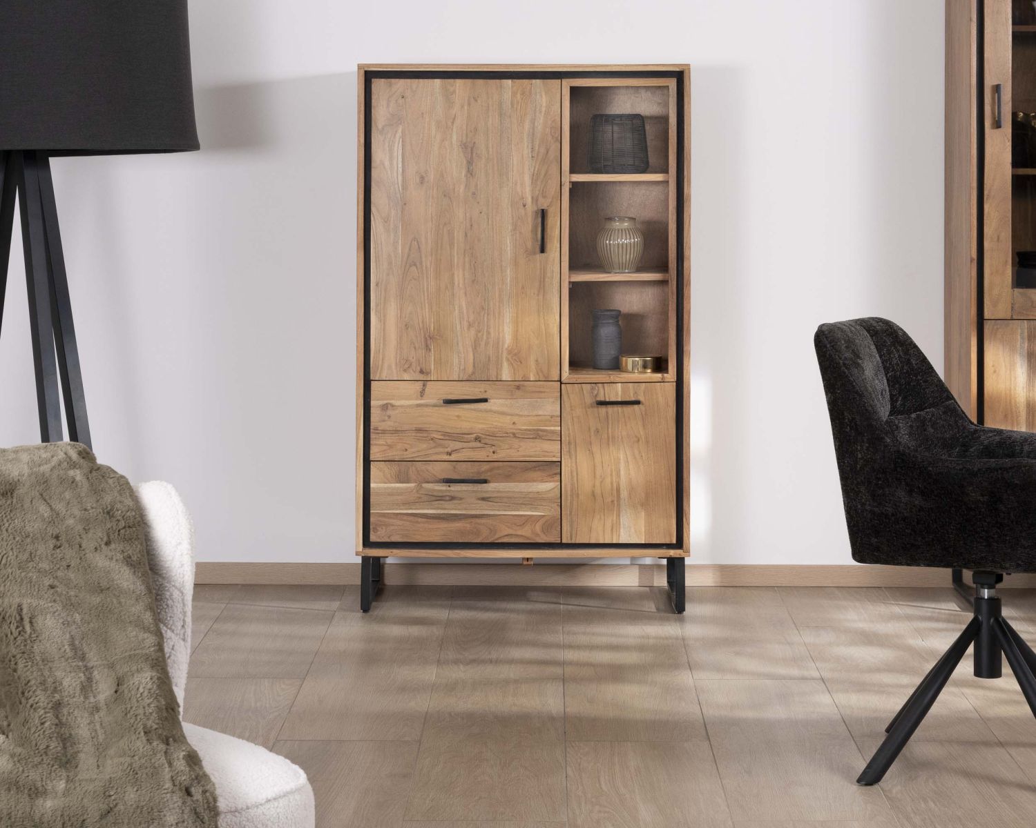 Piccolo mobile per porcellane in acacia di stile industriale "Baltik" con ante, nicchie e cassetti