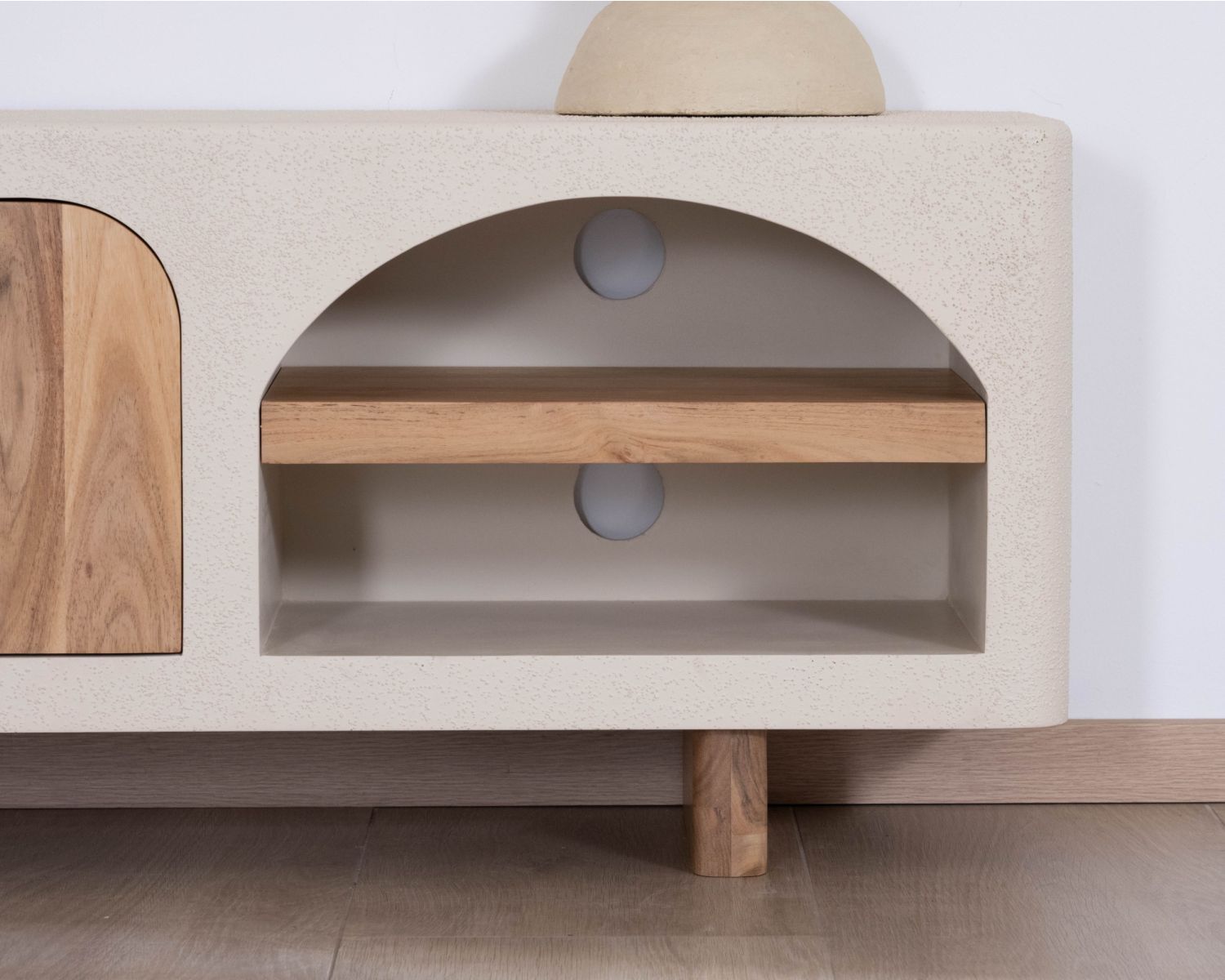 Mobile TV contemporaneo "Miona" in cemento sabbiato e look acacia