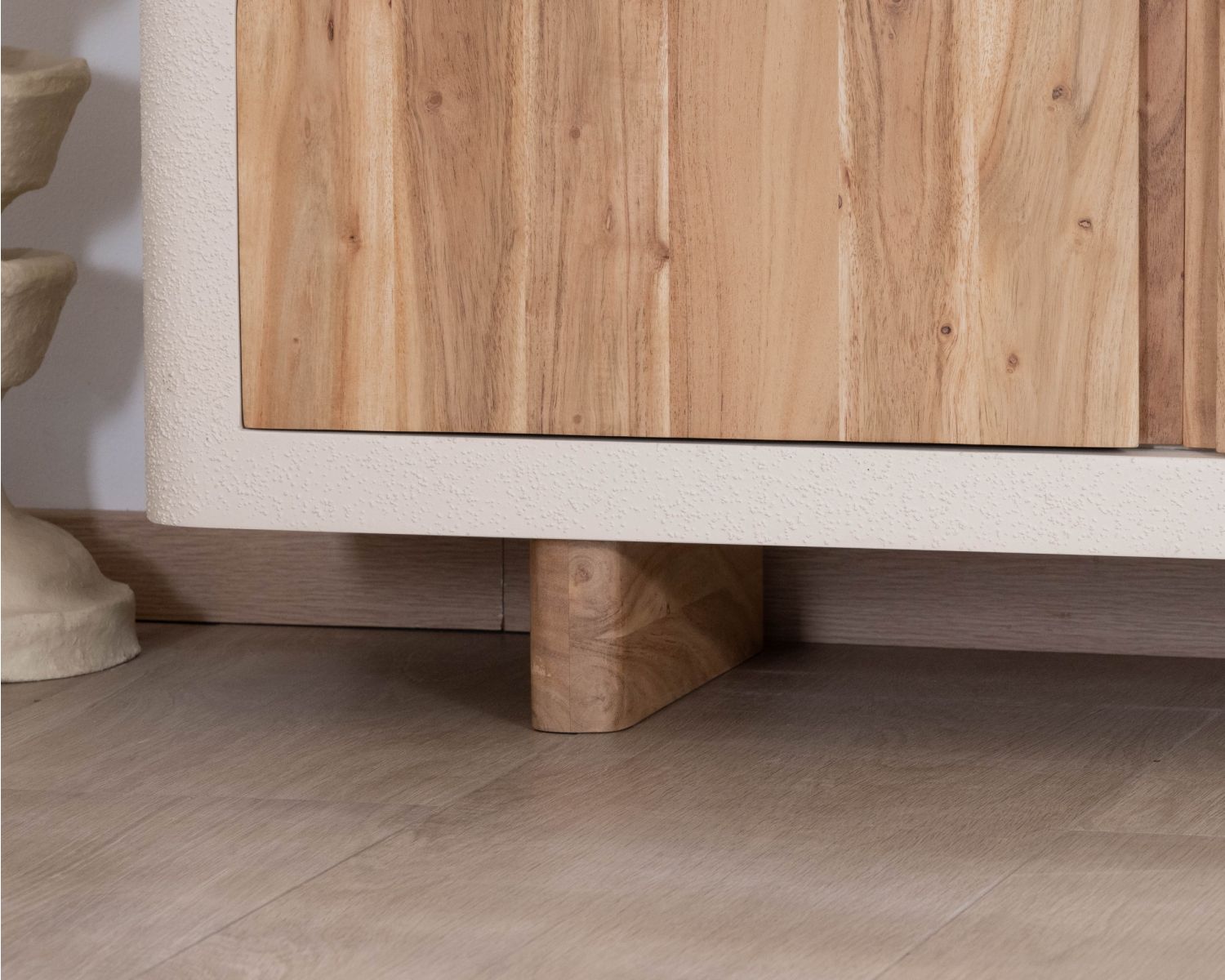 Mobile TV contemporaneo "Miona" in cemento sabbiato e look acacia