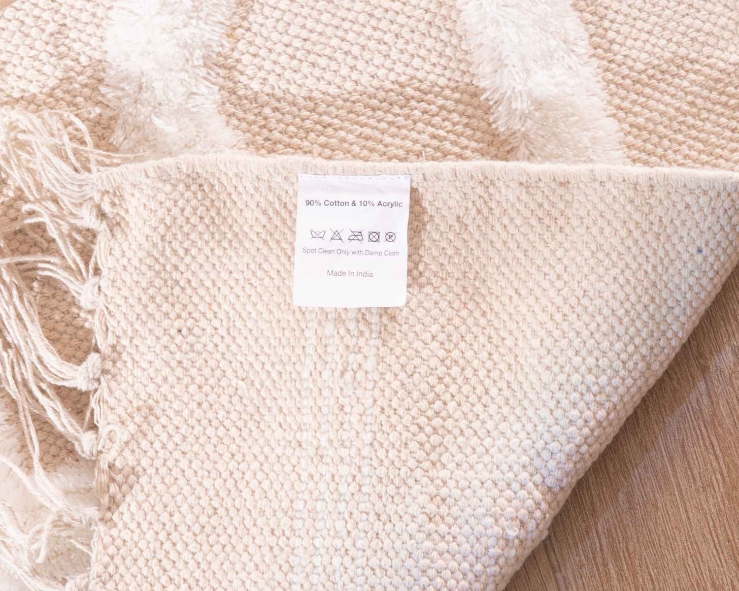 Grande tappeto rettangolare beige con motivi ricamati bianchi "Matis" 200 x 300 cm