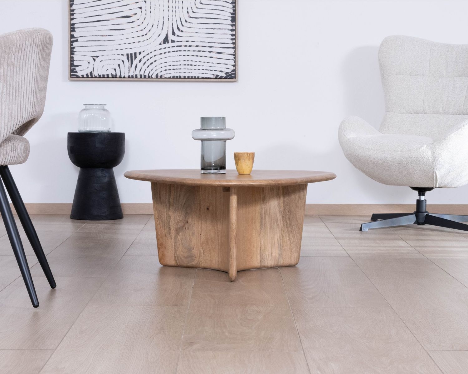 Tavolino "Aglae" in legno di mango massiccio, design puro e organico