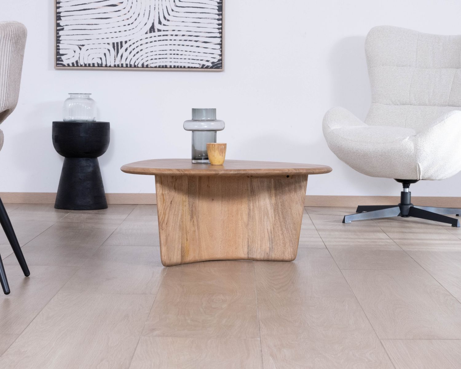 Tavolino "Aglae" in legno di mango massiccio, design puro e organico