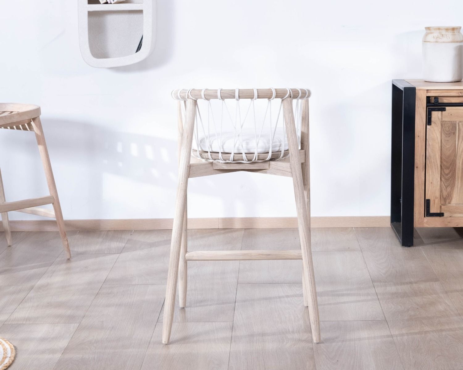 Seggiolone "Katue" in legno esotico e corda intrecciata