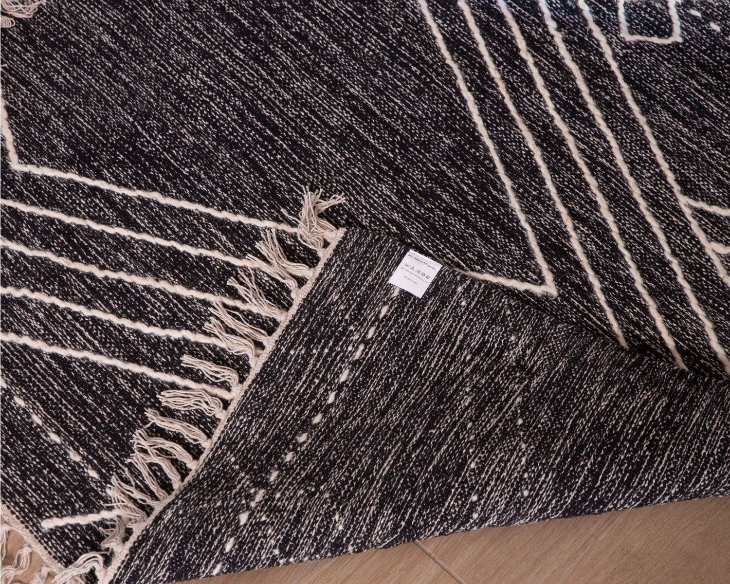 Tappeto in lana e cotone nero con motivo etnico "Foreign" 120 x 180 cm