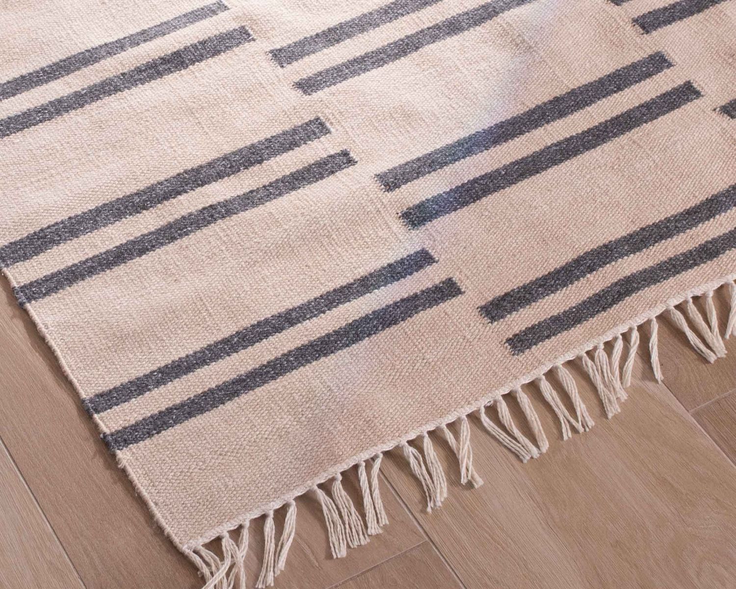 Tappeto rettangolare "etnico" bianco con frange e strisce blu 120x180 cm