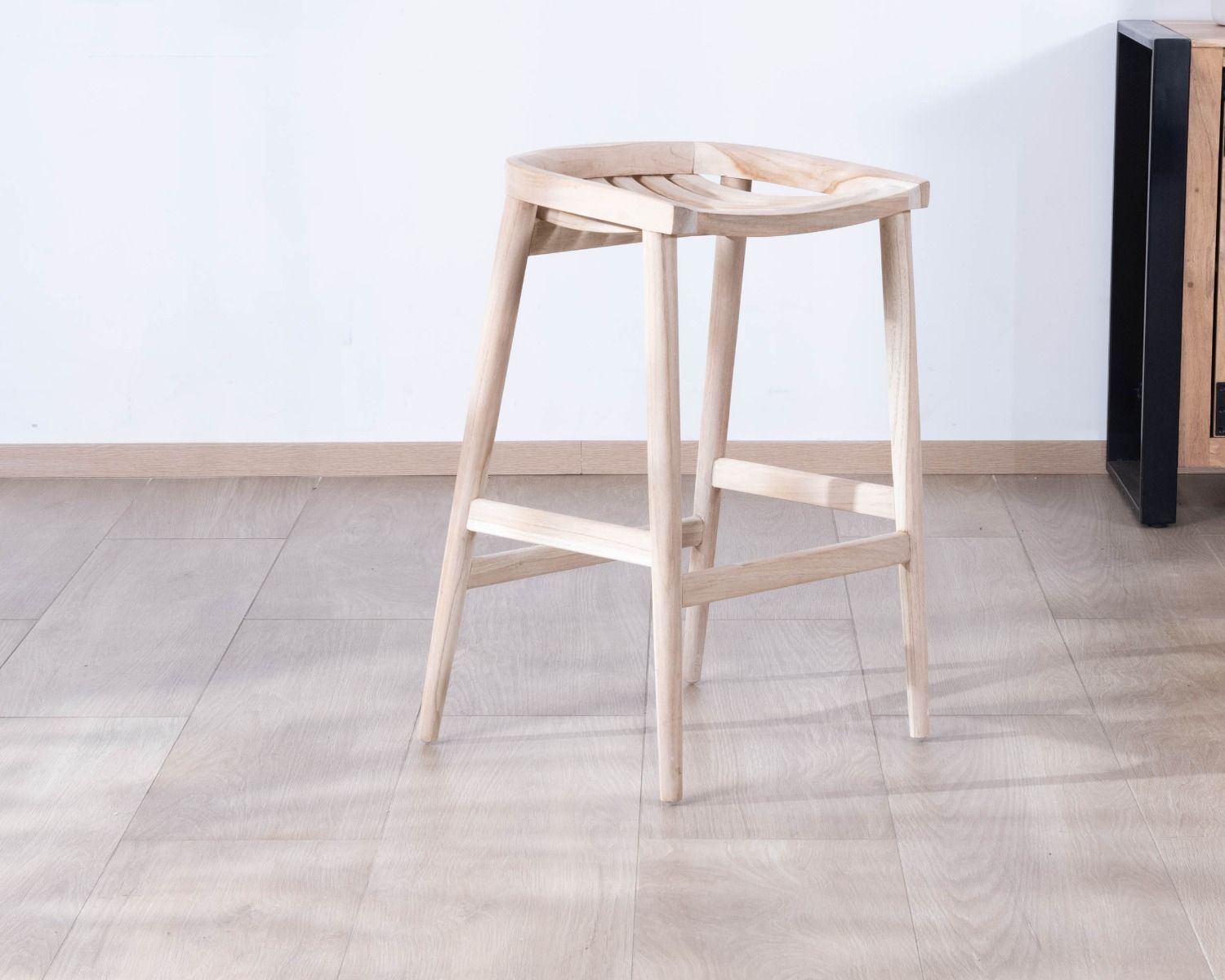 Sgabello da bar sottile in teak massiccio "Juan