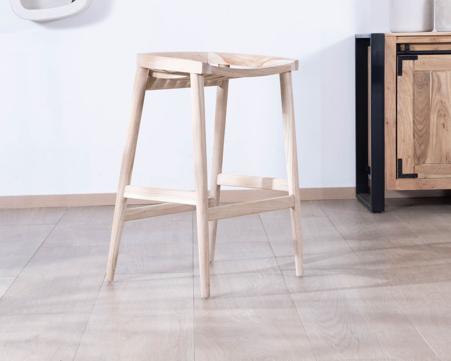 Sgabello da bar sottile in teak massiccio "Juan