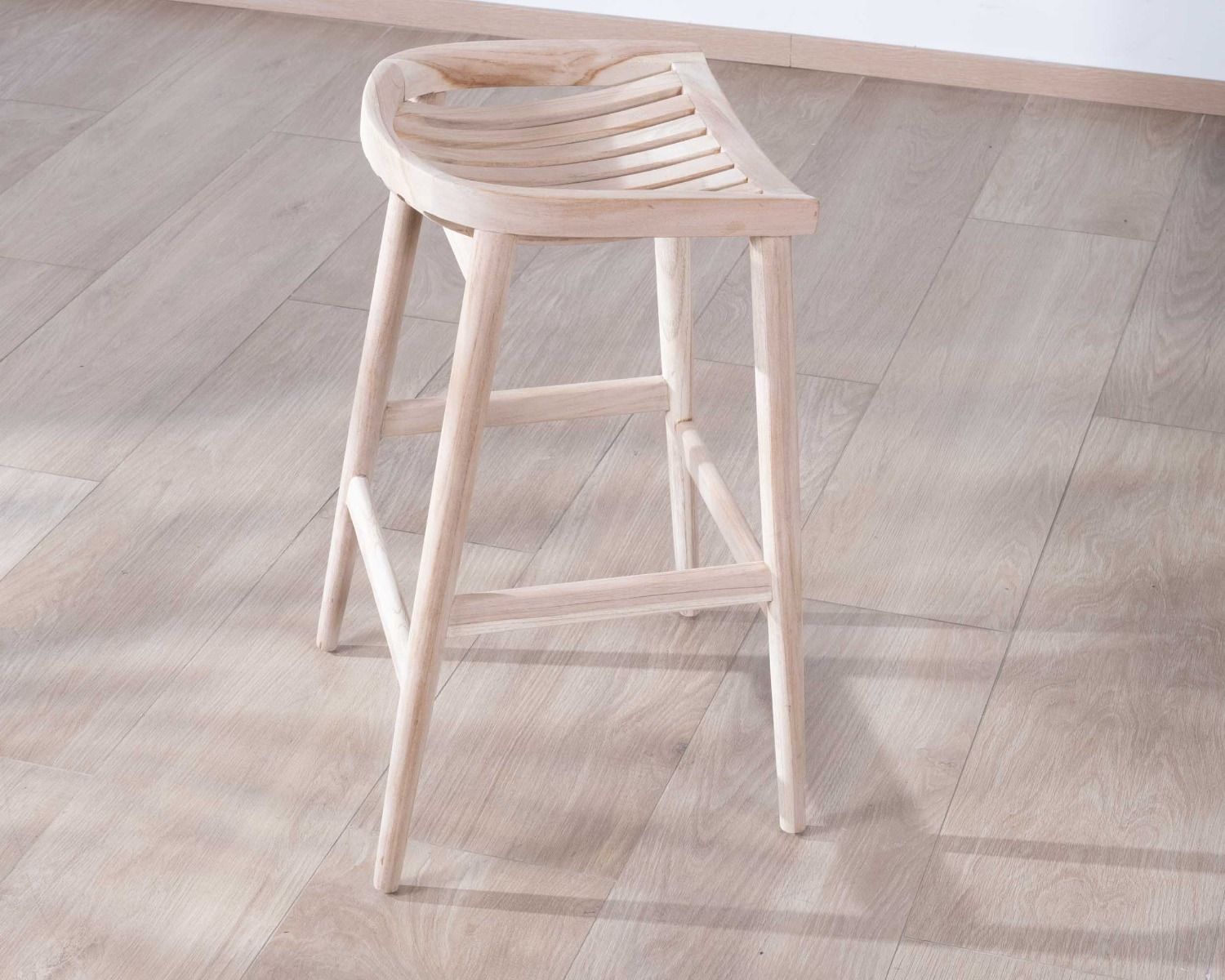 Sgabello da bar sottile in teak massiccio "Juan