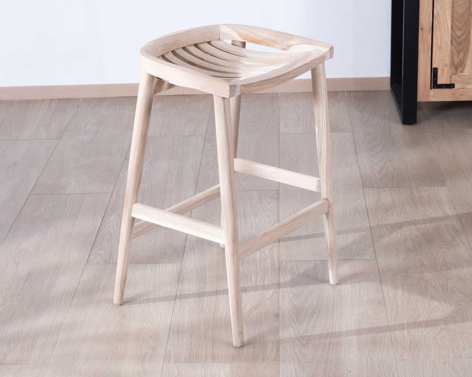 Sgabello da bar sottile in teak massiccio "Juan