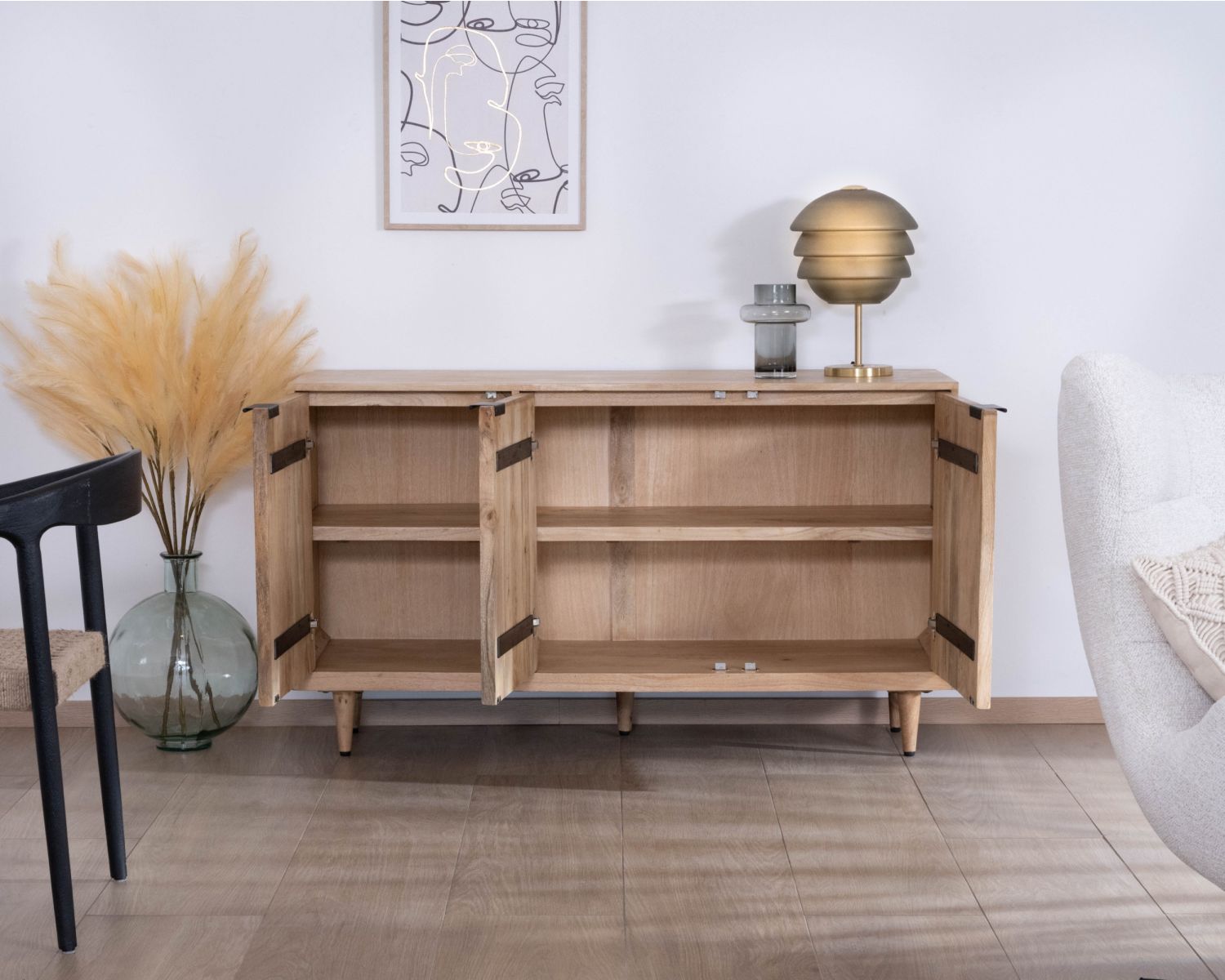 Credenza a 3 ante "Lanora" in legno massiccio di mango con frontali scanalati Stile contemporaneo Japandi