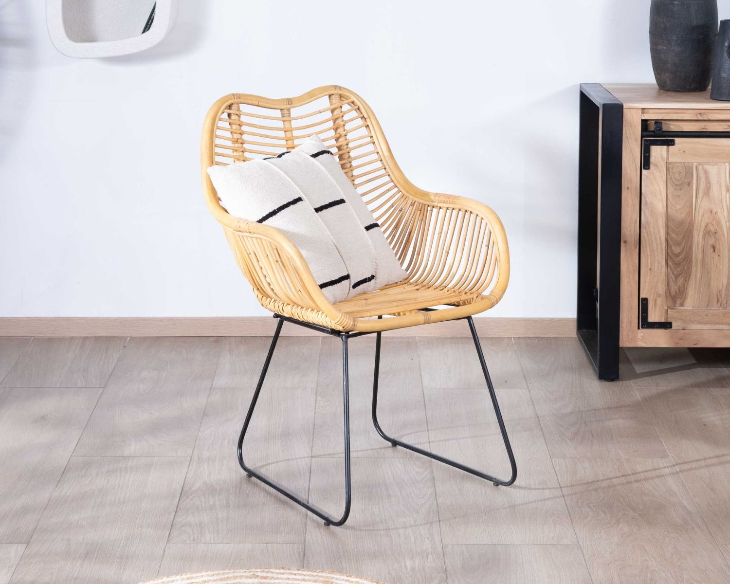 Set di 2 poltrone avvolgenti "Luna" in metallo nero e rattan