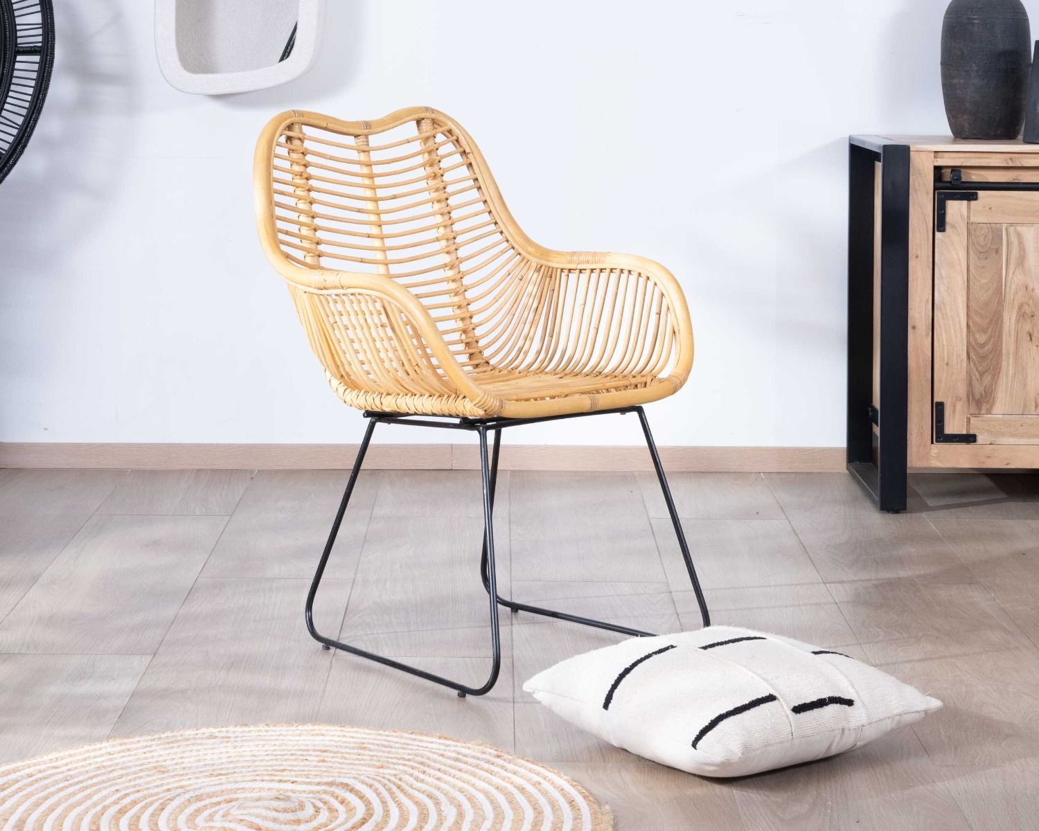 Set di 2 poltrone avvolgenti "Luna" in metallo nero e rattan