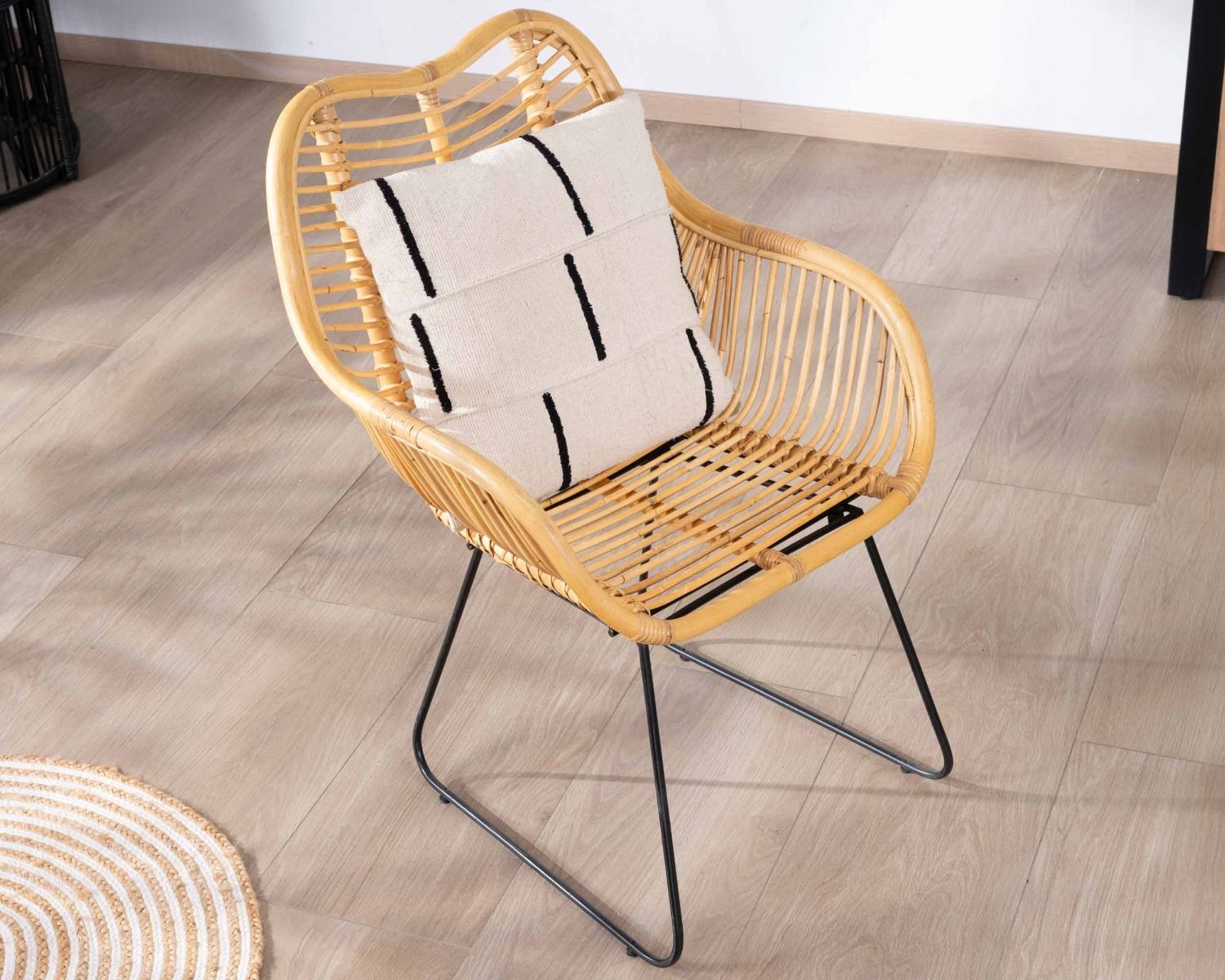 Set di 2 poltrone avvolgenti "Luna" in metallo nero e rattan