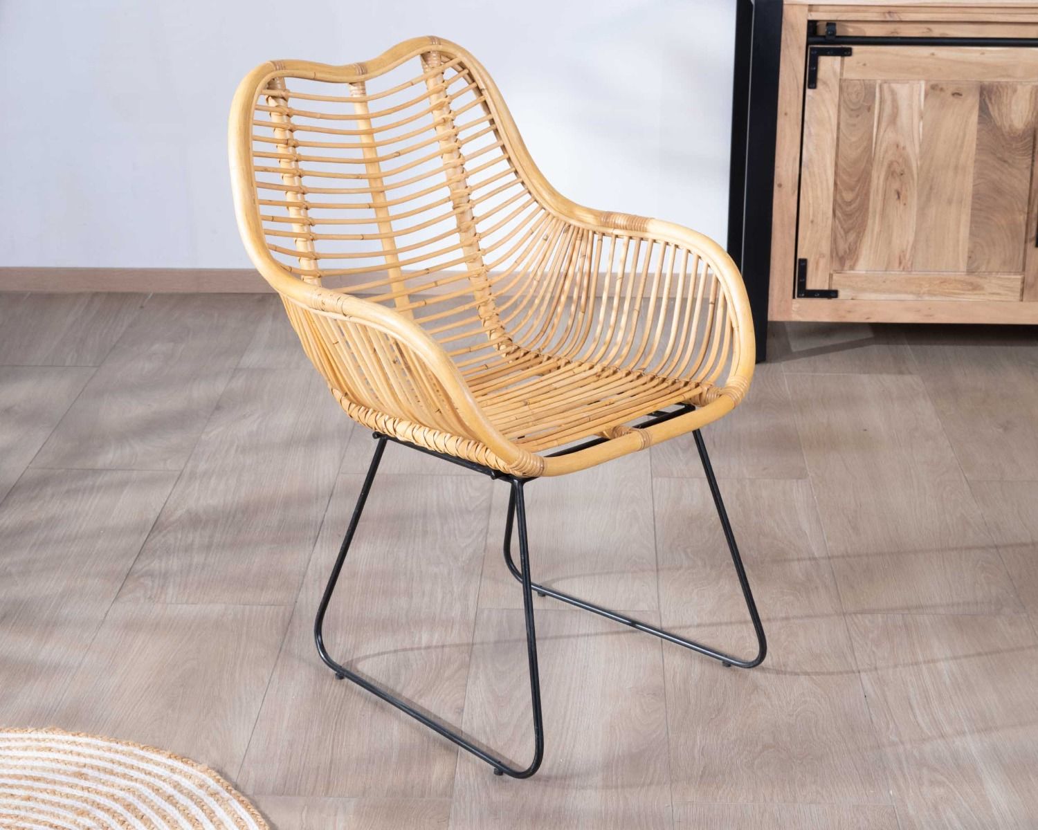 Set di 2 poltrone avvolgenti "Luna" in metallo nero e rattan