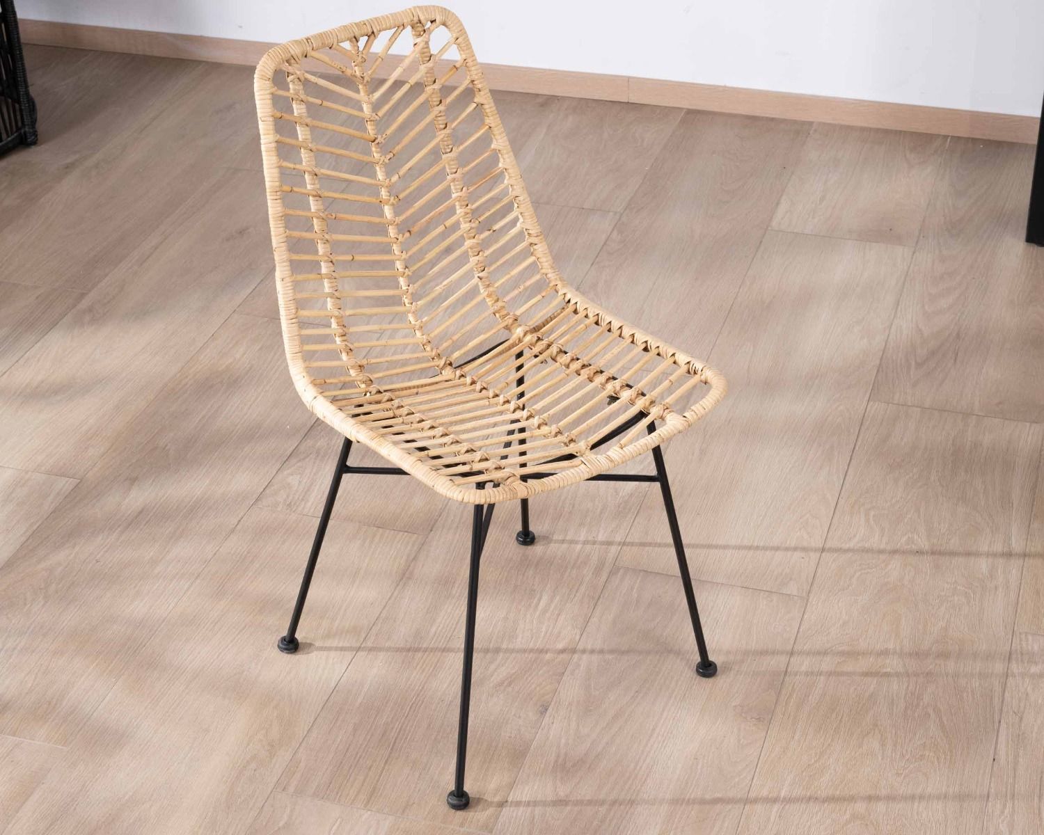 Sedia da pranzo in rattan "Coco" con gambe in metallo