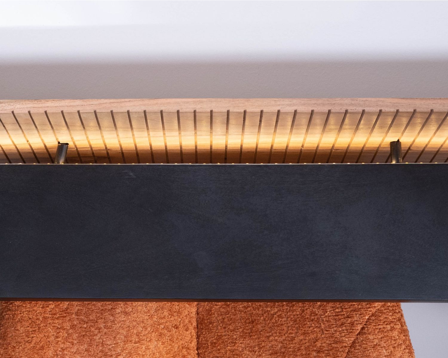 Mensola a muro "Bopee" in acacia con illuminazione a LED