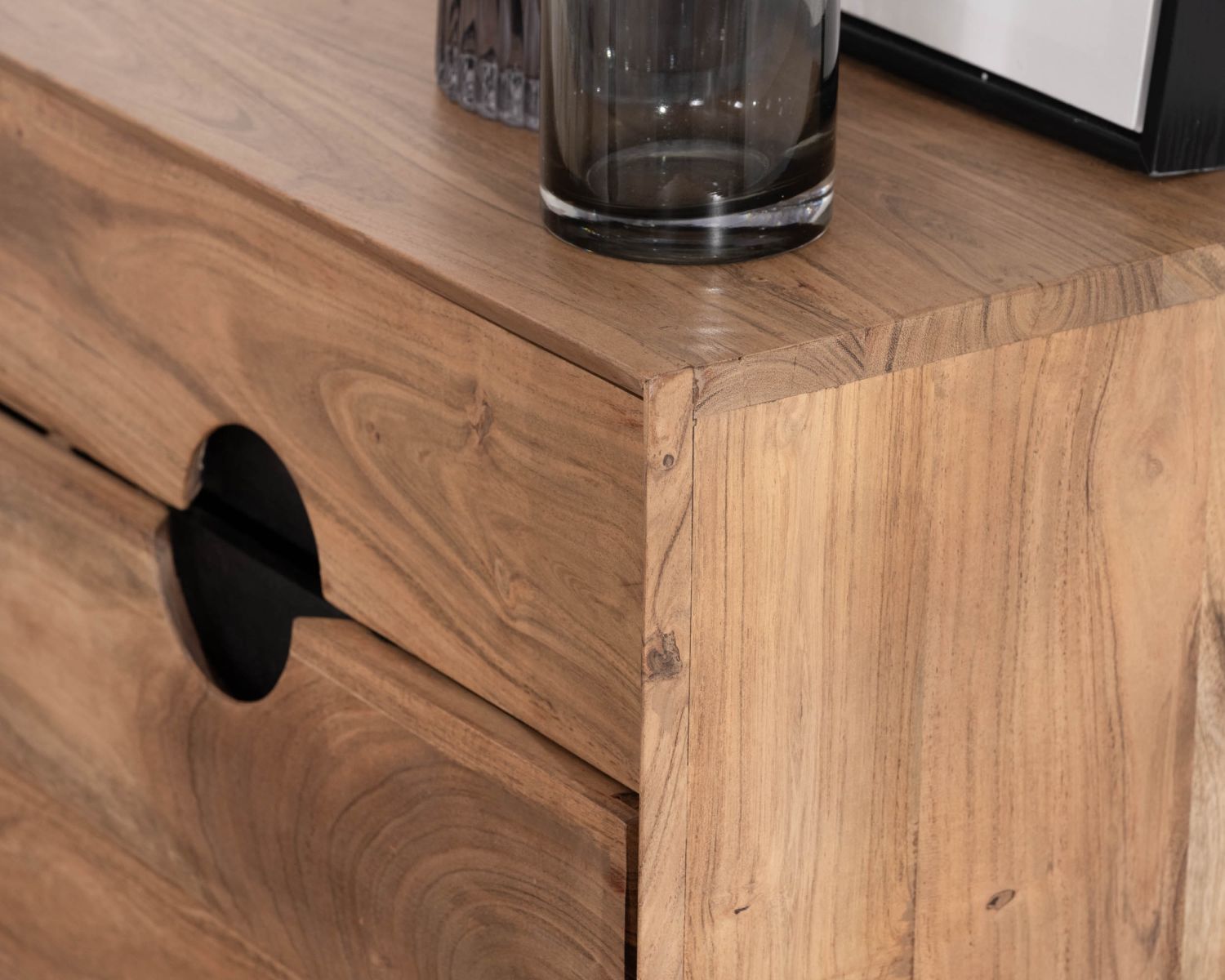 Cassettone retrò a 8 cassetti "Spot" in acacia naturale