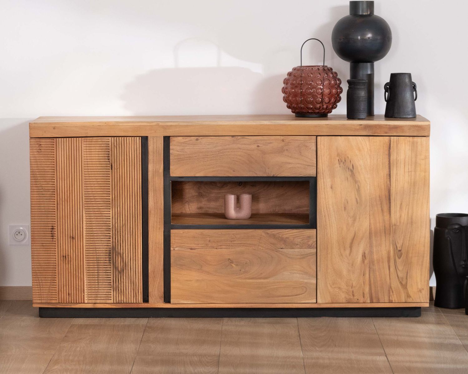 Credenza ultracontemporanea "Lumino" con nicchia di illuminazione a LED