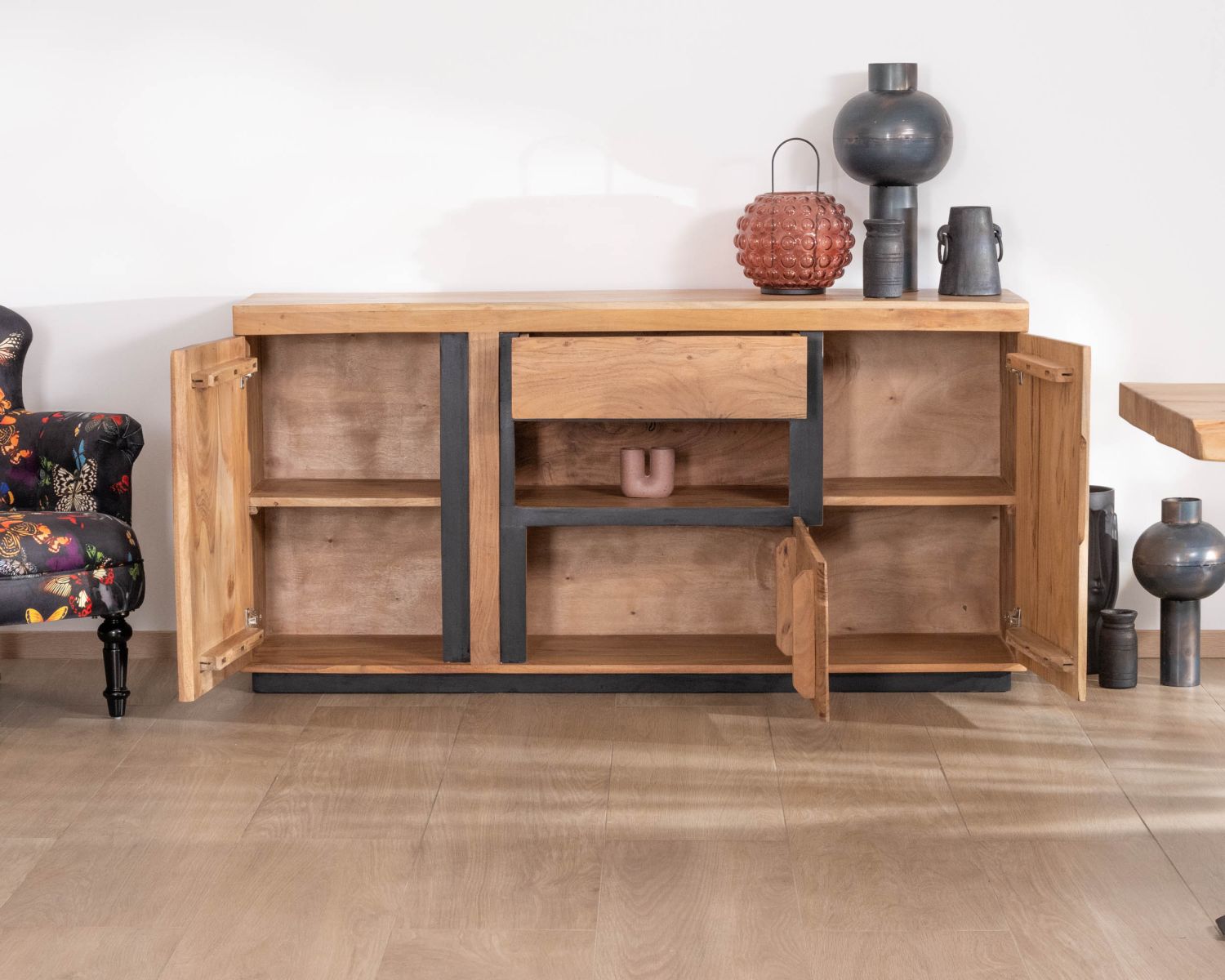 Credenza ultracontemporanea "Lumino" con nicchia di illuminazione a LED