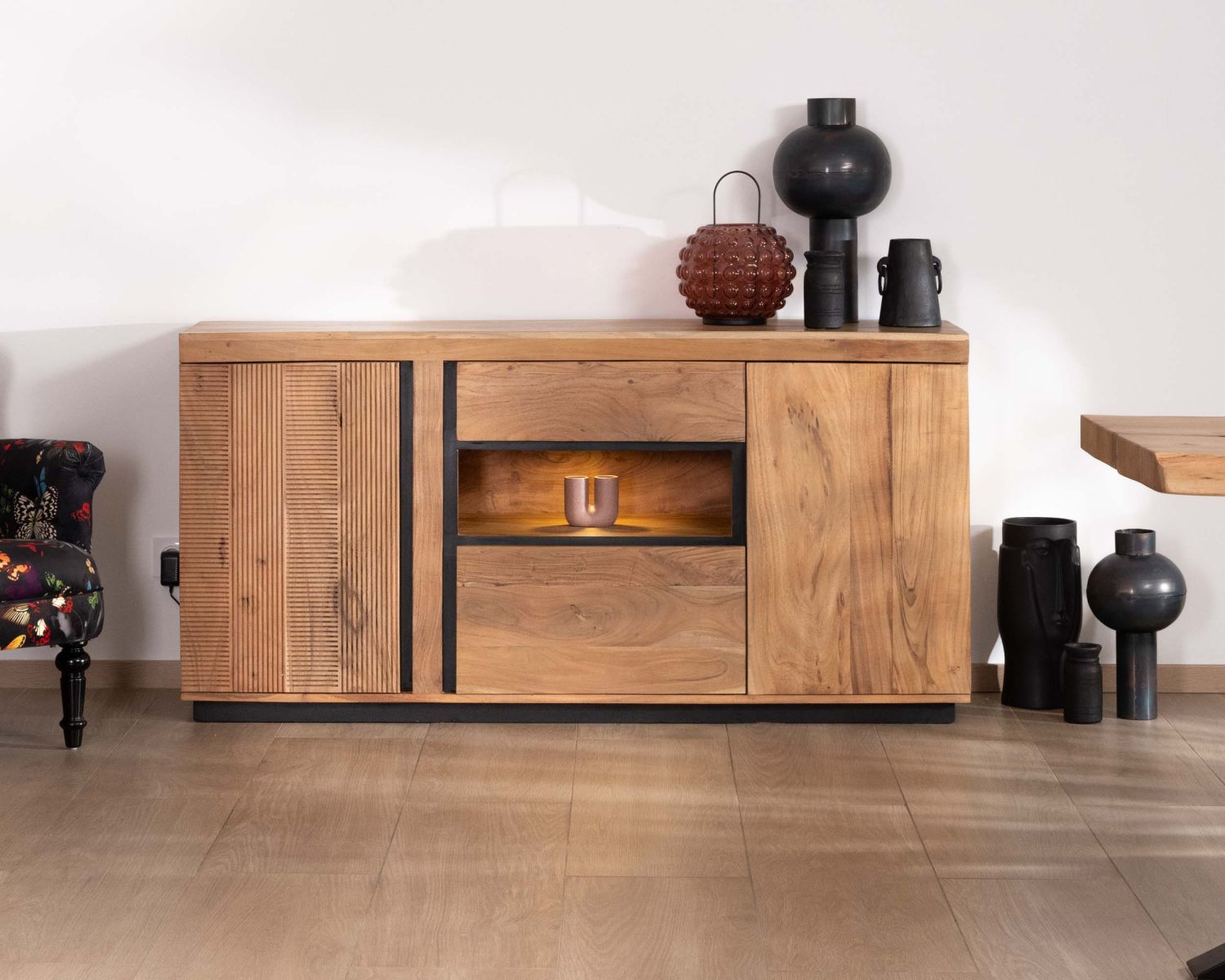 Credenza ultracontemporanea "Lumino" con nicchia di illuminazione a LED