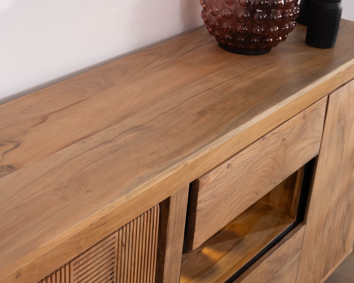 Credenza ultracontemporanea "Lumino" con nicchia di illuminazione a LED