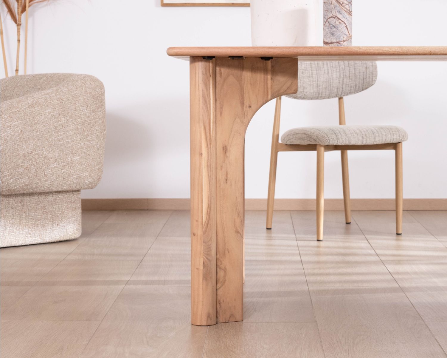 Tavolo da pranzo rettangolare da 180 cm di design scandinavo "Alba" in legno massiccio di acacia sbiancato
