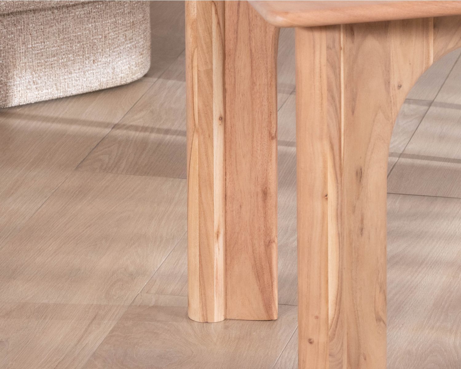 Tavolo da pranzo rettangolare da 180 cm di design scandinavo "Alba" in legno massiccio di acacia sbiancato