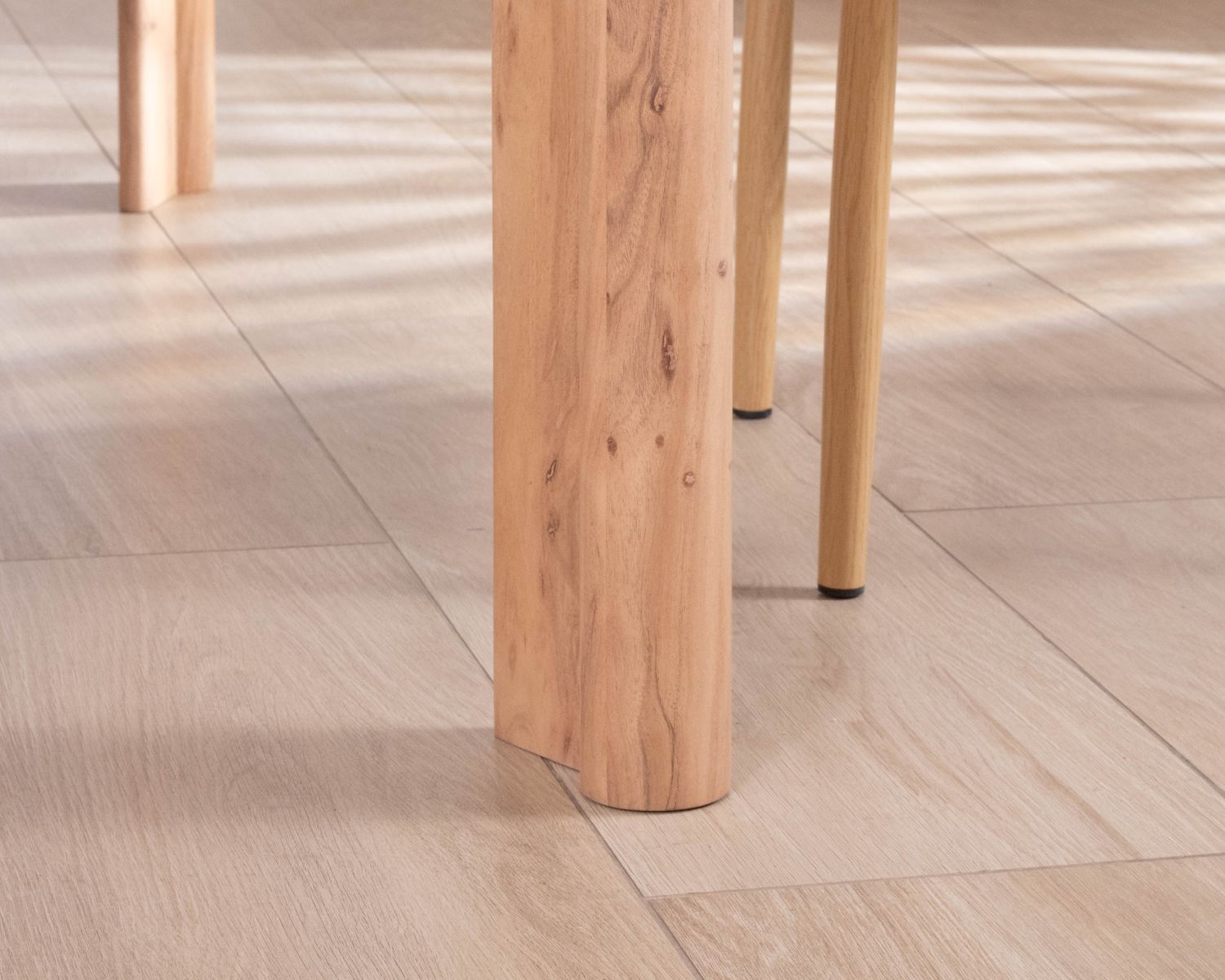 Tavolo da pranzo rettangolare da 180 cm di design scandinavo "Alba" in legno massiccio di acacia sbiancato