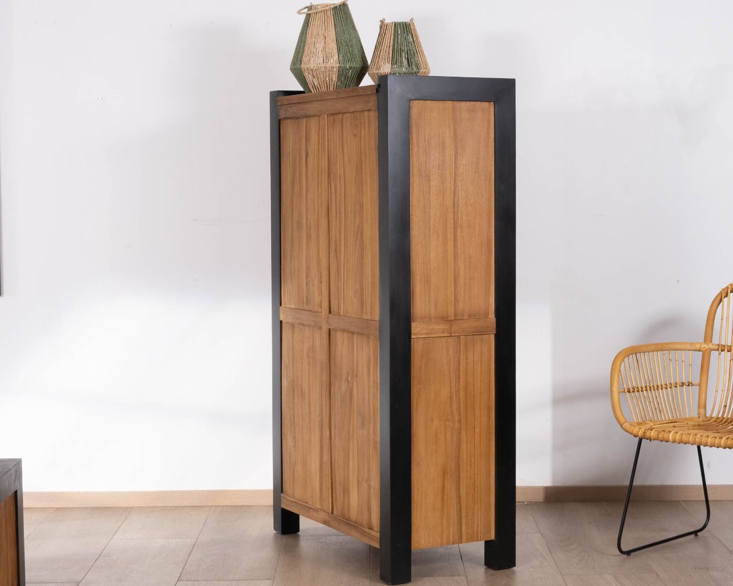 Armadio per porcellane in teak massiccio "Clarke" di recupero