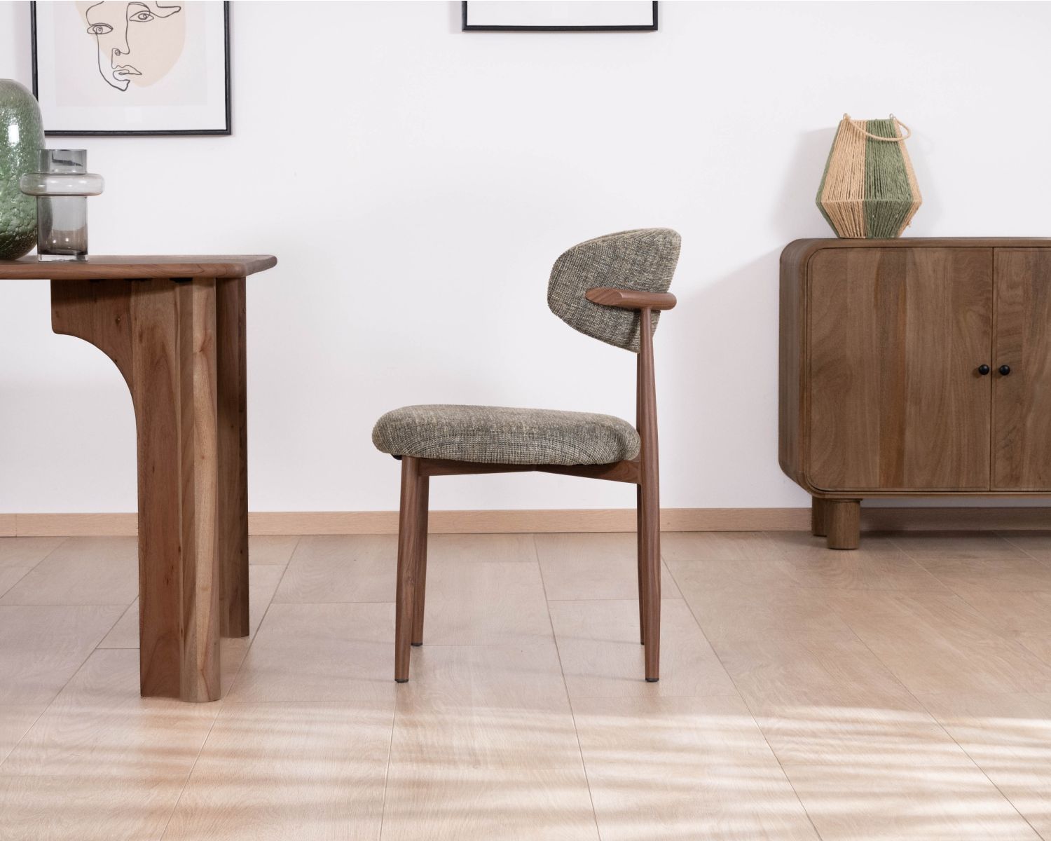 Set di 2 sedie da pranzo "Arpège" in stile retrò in tessuto a trama kaki con gambe in noce