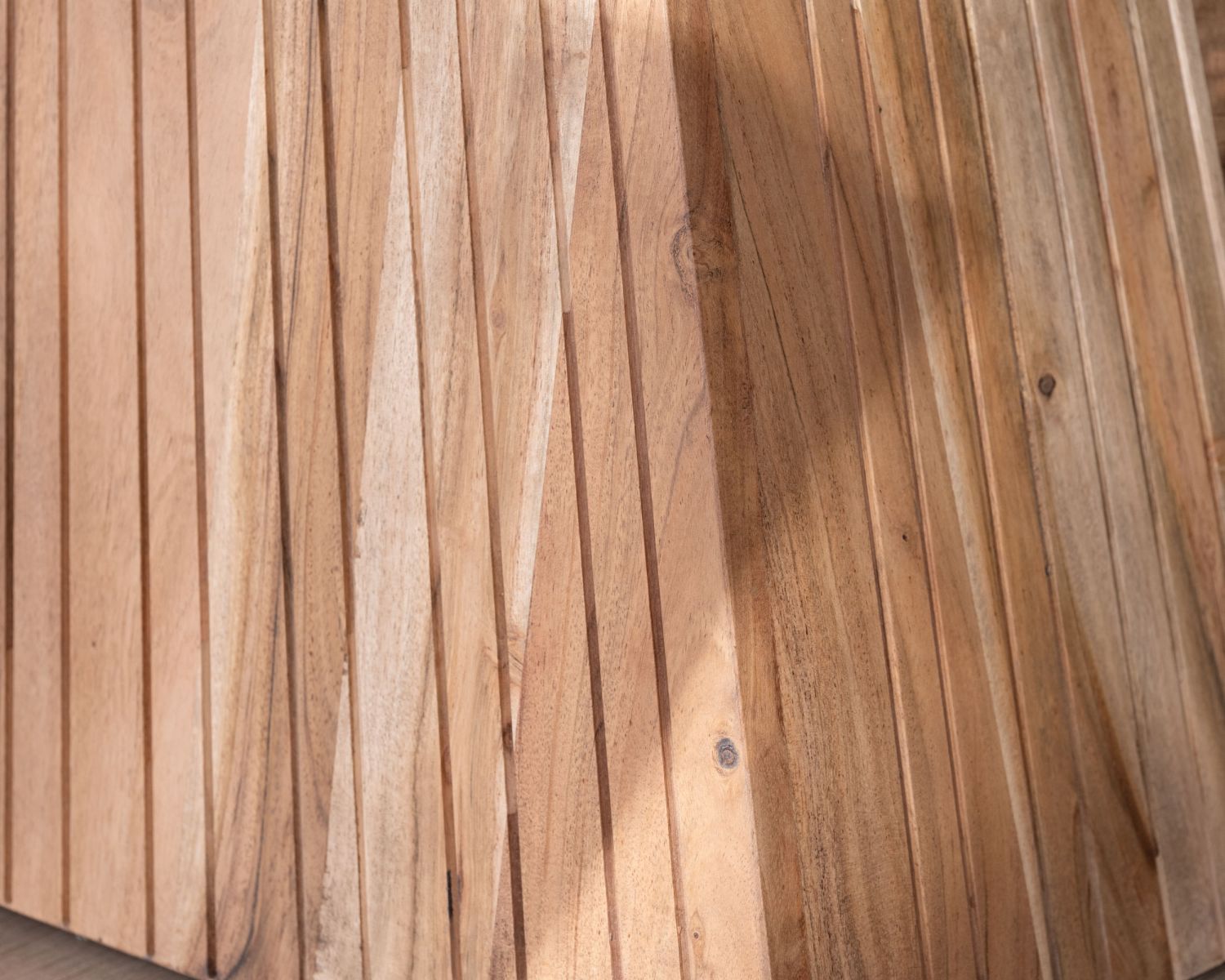 Tavolo da pranzo "Elki" da 175 cm in acacia con gamba centrale