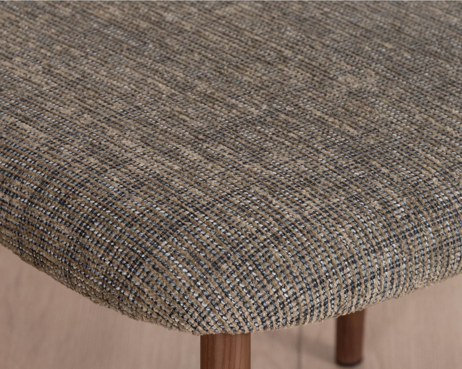 Set di 2 sedie da pranzo "Arpège" in stile retrò in tessuto a trama kaki con gambe in noce