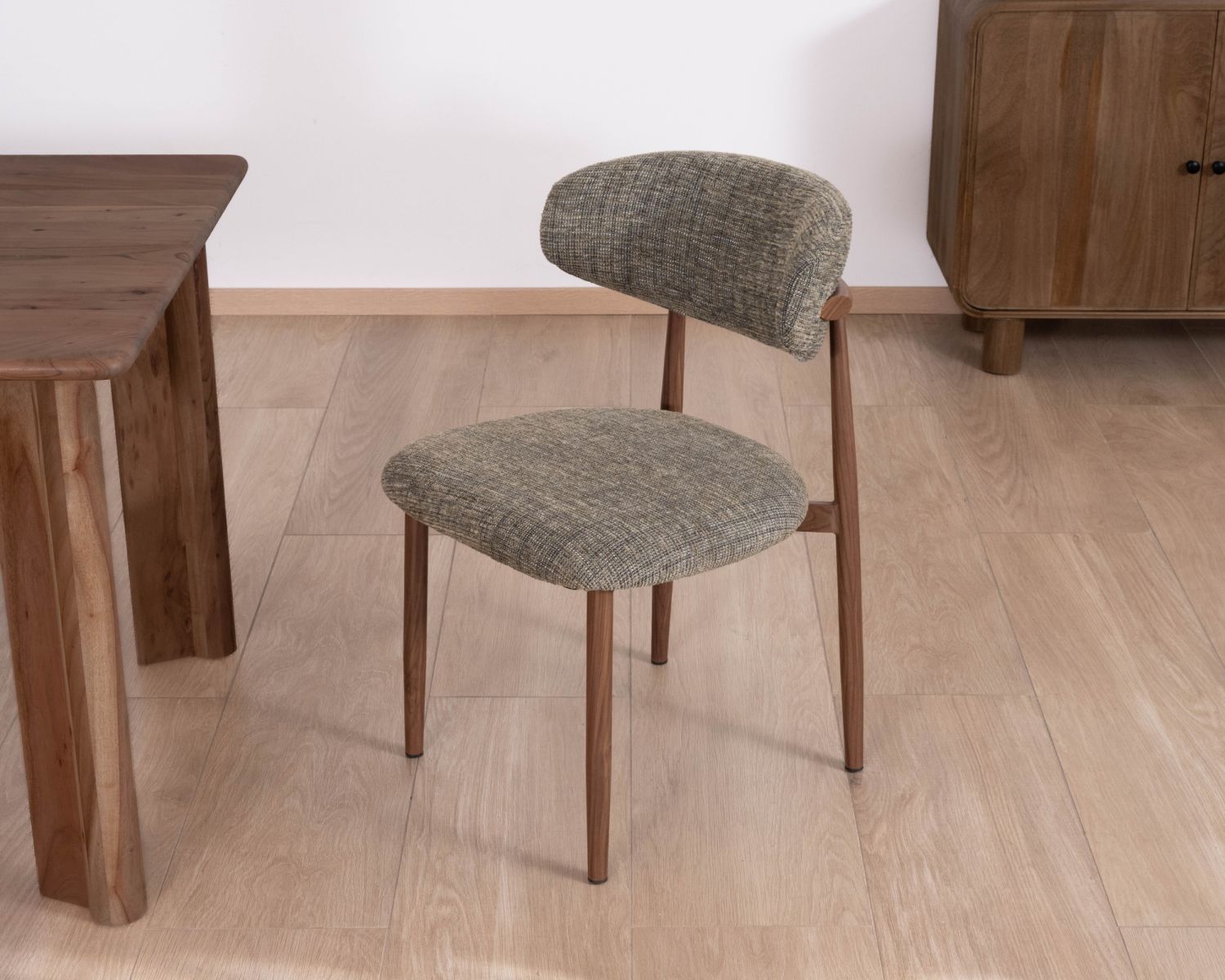 Set di 2 sedie da pranzo "Arpège" in stile retrò in tessuto a trama kaki con gambe in noce