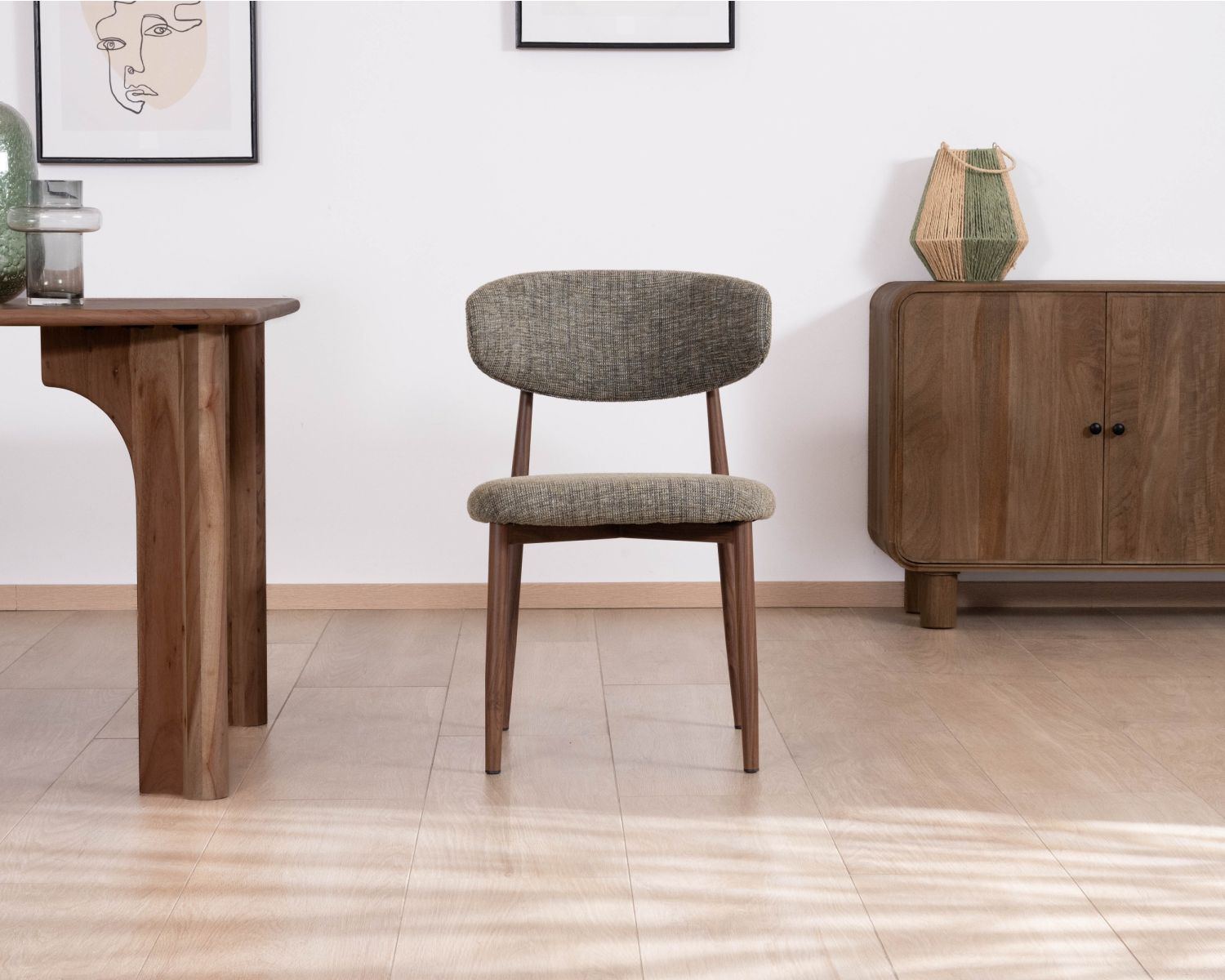 Set di 2 sedie da pranzo "Arpège" in stile retrò in tessuto a trama kaki con gambe in noce