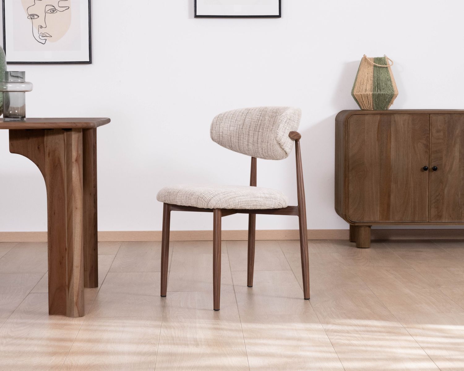 Set di 2 sedie da pranzo retrò "Arpège" in tessuto intrecciato beige e marrone con gambe in metallo effetto noce