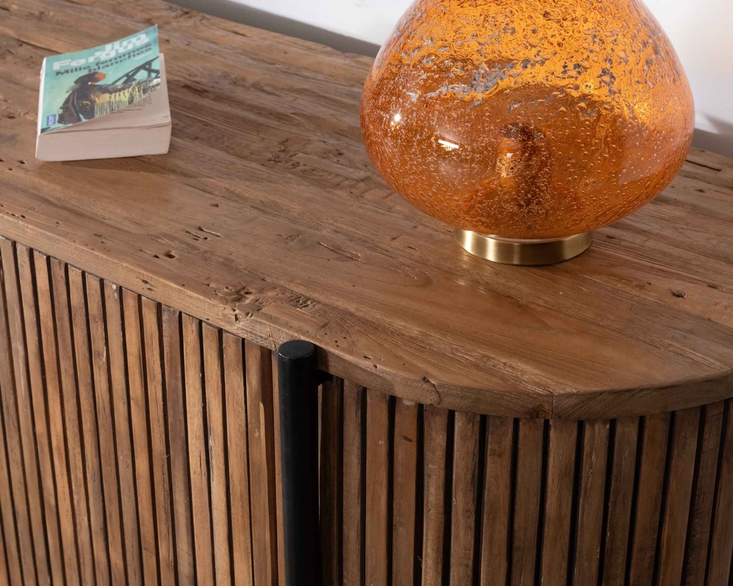 Mobile TV arrotondato "Troms" da 160 cm con frontali scanalati in teak di recupero