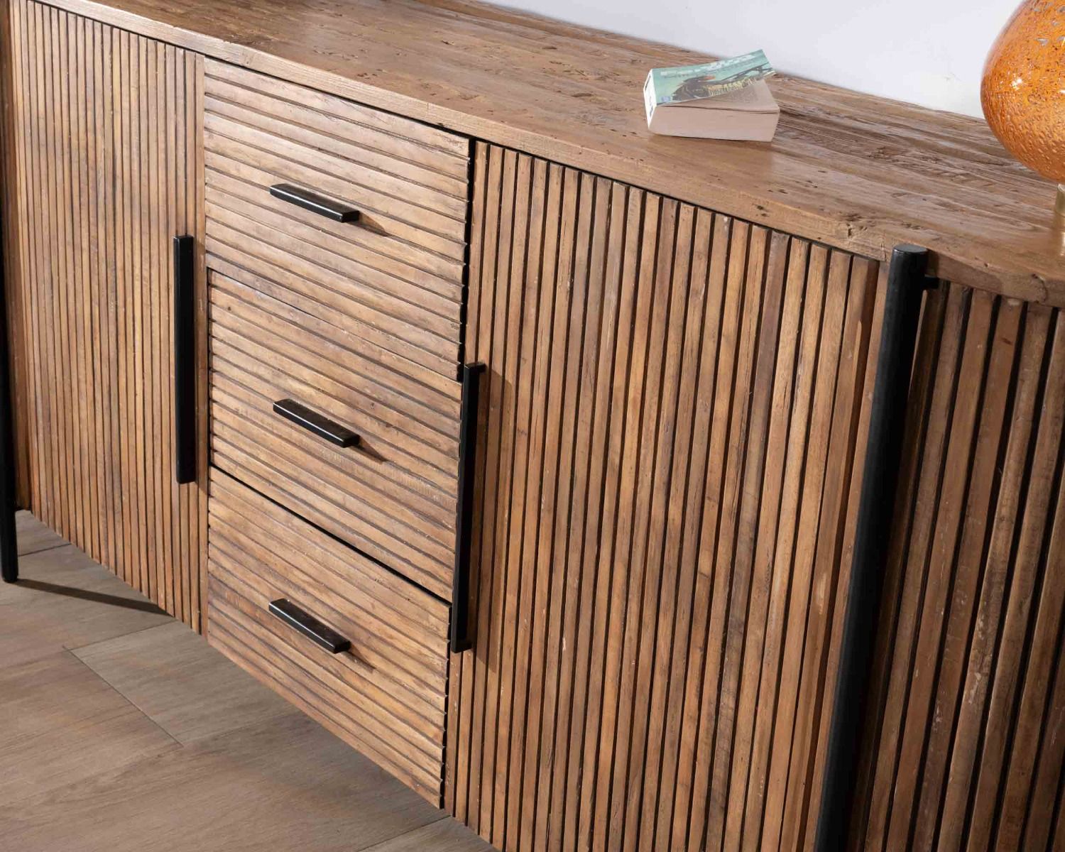 Credenza da 200 cm con ante e cassetti in legno esotico di Troms