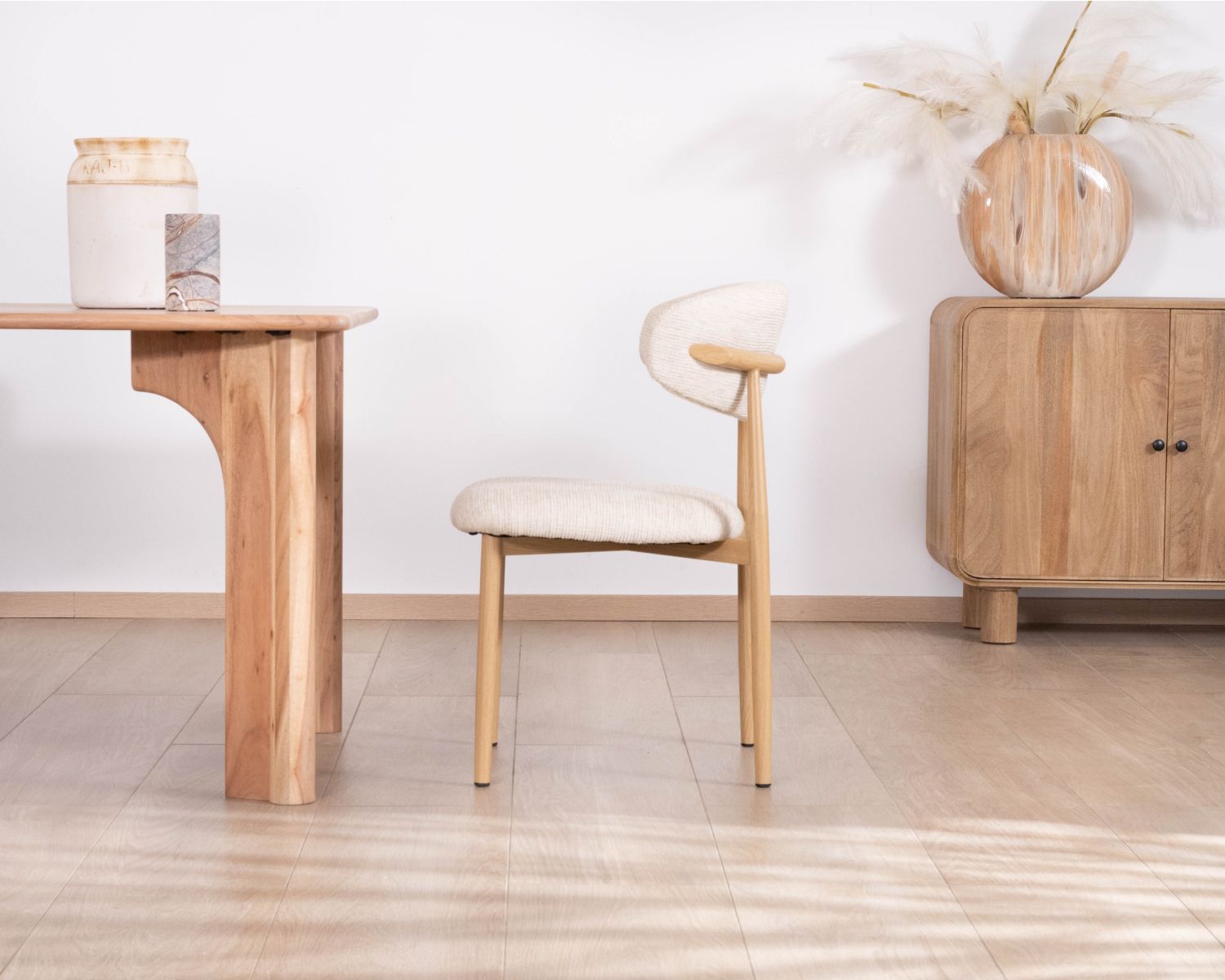 Set di 2 sedie da pranzo scandinave "Arpège" in tessuto intrecciato bianco sporco con gambe in metallo effetto legno chiaro