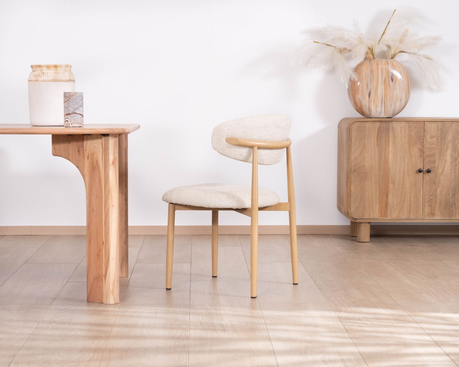 Set di 2 sedie da pranzo scandinave "Arpège" in tessuto intrecciato bianco sporco con gambe in metallo effetto legno chiaro