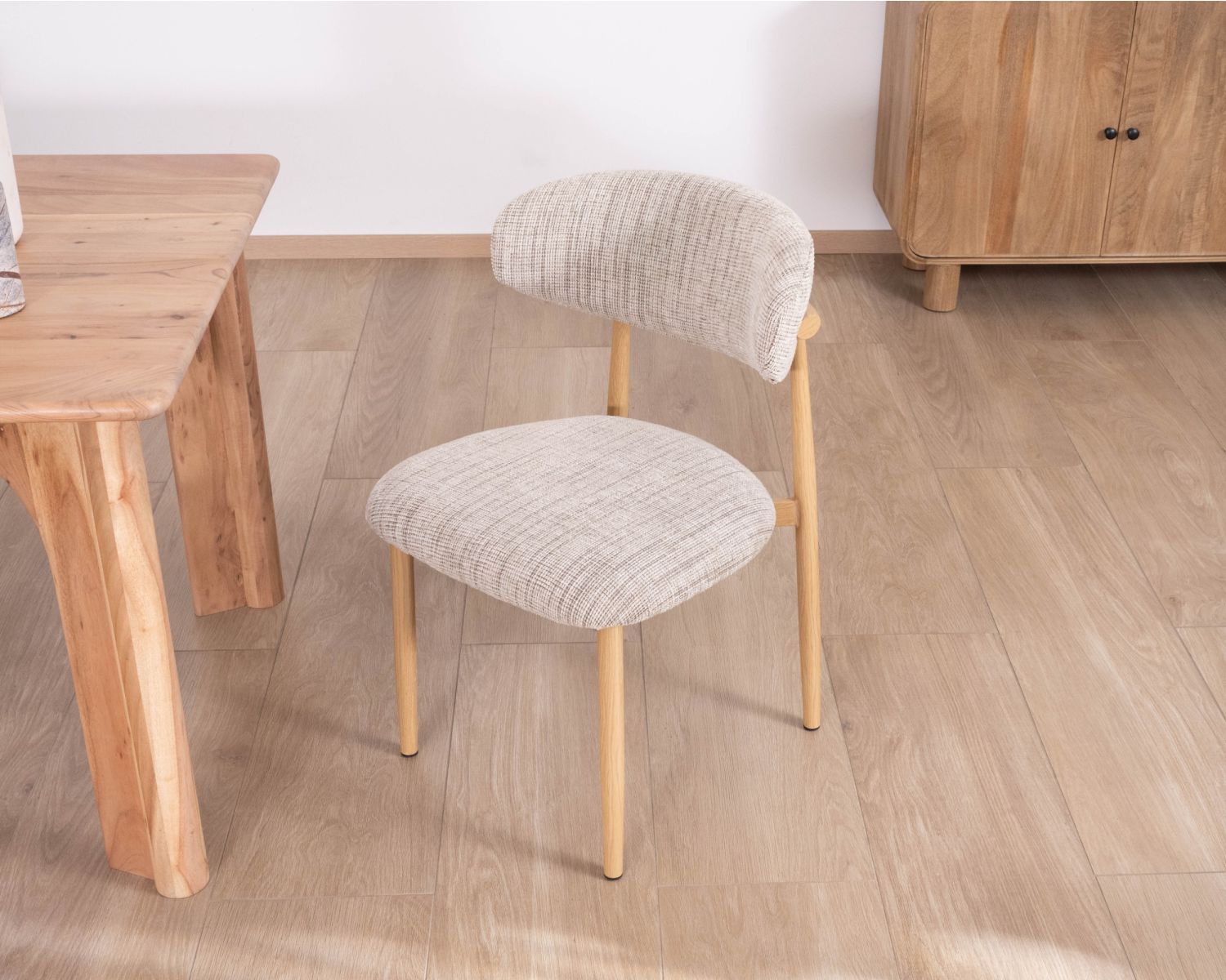 Set di 2 sedie da pranzo in stile retrò "Arpège" in tessuto intrecciato beige e marrone con gambe in metallo effetto legno chiaro