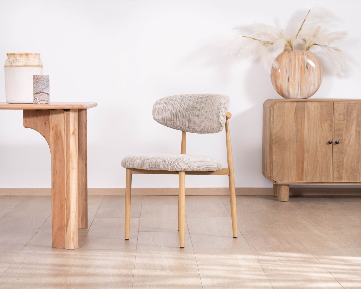 Set di 2 sedie da pranzo in stile retrò "Arpège" in tessuto intrecciato beige e marrone con gambe in metallo effetto legno chiaro