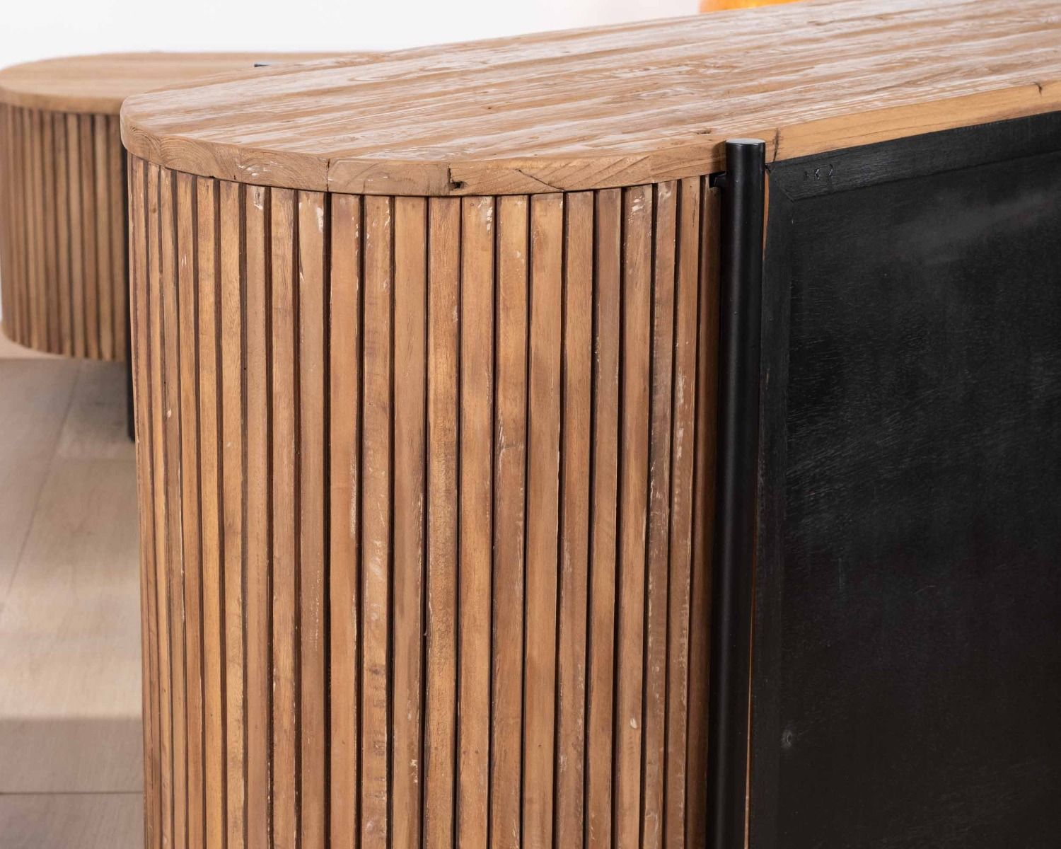 Mobile TV arrotondato "Troms" da 160 cm con frontali scanalati in teak di recupero