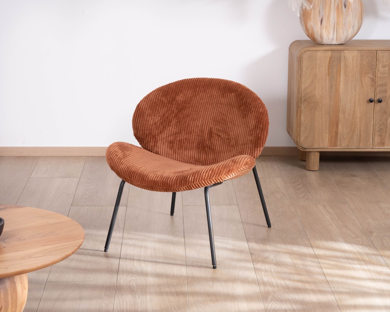 Poltrona lounge design "Sonate" in velluto a coste color ruggine