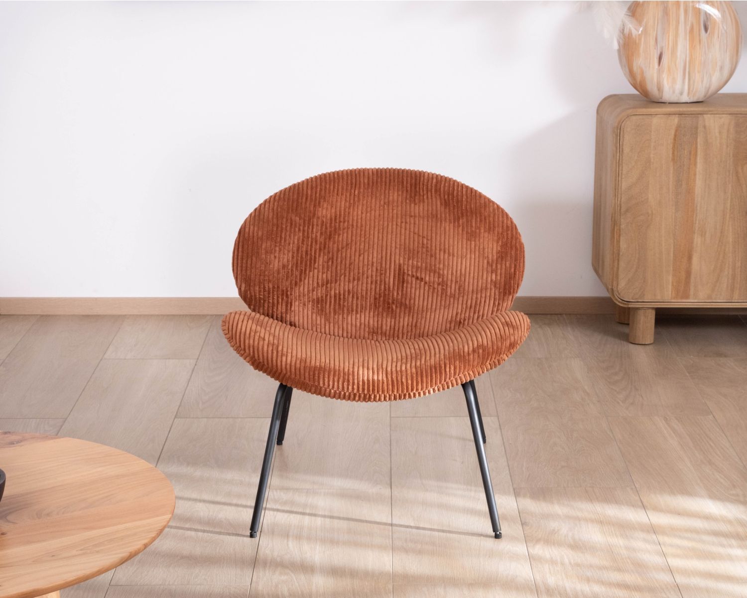 Poltrona lounge design "Sonate" in velluto a coste color ruggine