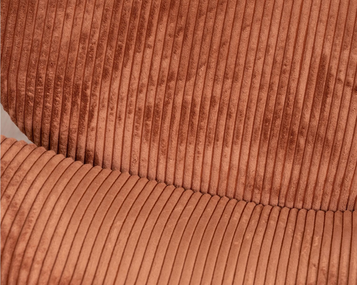 Poltrona lounge design "Sonate" in velluto a coste color ruggine